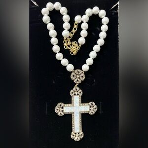 Heidi Daus 🆕 “Bow Cross” beaded crystal necklace